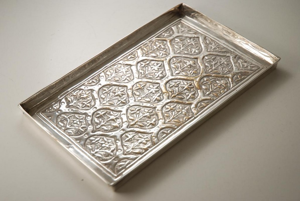Arts_and_Crafts_Silver_Plated_Tray_by_Keswick_School_of_Industrial_Arts-00